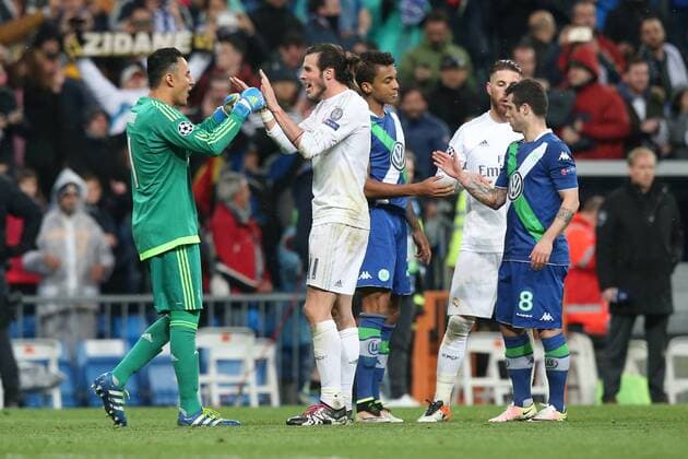 Lissabon Keylor Navas ( Real Madrid ) Gareth Bale ( Real Madrid ) nach dem Sieg, Real Madrid vs. VfL Wolfsburg, Fussball, Champions League Viertelfinale, 12.04.2016, Copyright: Langer Eibner-Pressefoto EP_HLR