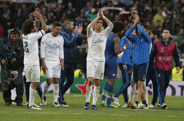 Real Madrid players applaud their supporters after the 3-0 victory in a Champions League quarter final second leg match between Real Madrid and Wolfsburg held at Santiago Bernabeu Stadium in Madrid, Spain, 12 April 2016. EFE J.J. Guillen REAL MADRID VS WOLFSBURGO !ACHTUNG: NUR REDAKTIONELLE NUTZUNG!  RMD038 20160412-635960995292275151