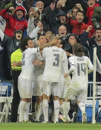 Cristiano RONALDO, Real Madrid 7 Torjubel, Jubel nach dem Tor zum 3-0 mit PEPE, Real Madrid 3 MARCELO, Real Madrid 12 Gareth BALE, Real Madrid 11 Luka MODRIC, Real Madrid 19 REAL MADRID - VFL WOLFSBURG 3-0 Quarterfinal, Football UEFA Champions League, Wolfsburg, 12.04.2016 CL Saison 2015 2016