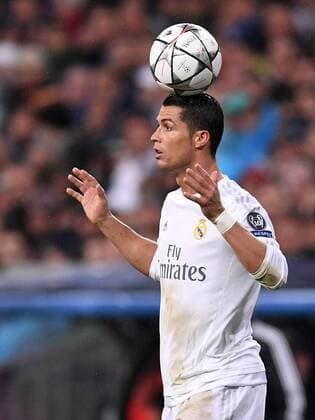 FUSSBALL CHAMPIONS LEAGUE SAISON 2015 2016 VIERTELFINALE RUECKSPIEL Real Madrid - VfL Wolfsburg 12.04.2016 Er kann einfach alles am Ball: Cristiano Ronaldo (Real Madrid) 