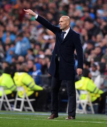 FUSSBALL CHAMPIONS LEAGUE SAISON 2015 2016 VIERTELFINALE RUECKSPIEL Real Madrid - VfL Wolfsburg 12.04.2016 Trainer Zinedine Zidane (Real Madrid) engagiert an der Seitenlinie 