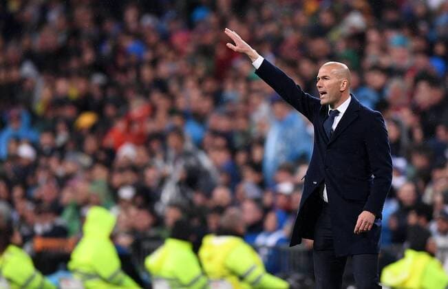 FUSSBALL CHAMPIONS LEAGUE SAISON 2015 2016 VIERTELFINALE RUECKSPIEL Real Madrid - VfL Wolfsburg 12.04.2016 Trainer Zinedine Zidane (Real Madrid) engagiert an der Seitenlinie 