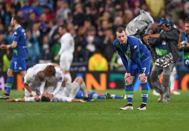 FUSSBALL CHAMPIONS LEAGUE SAISON 2015 2016 VIERTELFINALE RUECKSPIEL Real Madrid - VfL Wolfsburg 12.04.2016 Maximilian Arnold (VfL Wolfsburg) ist nach dem Abpfiff enttaeuscht 