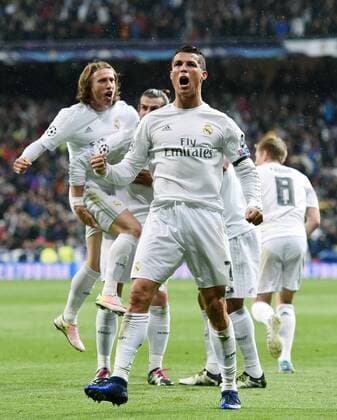 FUSSBALL CHAMPIONS LEAGUE SAISON 2015 2016 VIERTELFINAL RUECKSPIEL Real Madrid - VfL Wolfsburg 12.04.2016nach seinem Tor zum 2-0mit Ball 