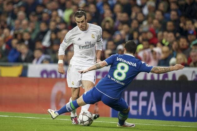 (L-R) Gareth Bale of Real Madrid, Vieirinha of Vfl Wolfsburg during the UEFA Champions League quarter-final match between Real Madrid and VfL Wolfsburg on April 12, 2016 at the Santiago Bernabeu stadium in Madrid, Spain. Real Madrid v VfL Wolfsburg UEFA Champions League 2015 2016 xVIxxIVx 5308526