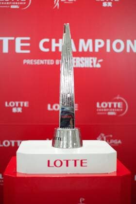 April 12, 2016 - The trophy that every lady golfer is trying to get this week at the Lotte Championship presented by Hershey at Ko Olina Golf Club in Kapolei, HI LPGA Golf Damen Golf 2016: Lotte Championship APR 12 - ZUMAc04_