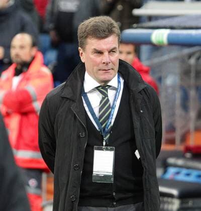 Madrid Real Madrid vs VfL, CL Madrid, Spanien. 12.04.2016, FUßBALL - Real Madrid vs VfL Wolfsburg, Viertelfinale, Champions League, Saison 2015-2016, Estadio Santiago Bernabeu. Bild zeigt: Cheftrainer Dieter Hecking (VfL Wolfsburg)