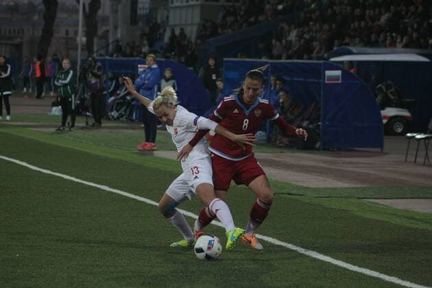 Russian Federation. St. Petersburg. Qualification European Championship EM Europameisterschaft 2017 among women, Russia - Hungary, 3: 3. Qualification European Championship 2017 between the national women s teams of Russia and Hungary. Player of the Russian national football Daria Makarenko (8, in red) and the Hungarian national team Nationalteam player Jakabfi Jeanette (13, white). MaksimxKonstantinov 