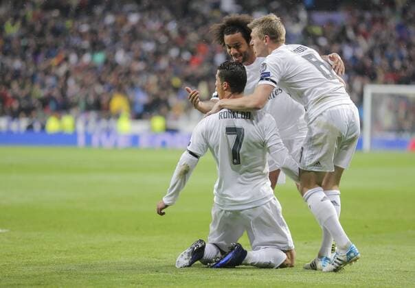 Cristiano RONALDO, Real Madrid 7 Torjubel, Jubel nach dem Tor zum 2-0 mit MARCELO, Real Madrid 12 Toni KROOS, Real Madrid 8 Gareth BALE, Real Madrid 11 Luka MODRIC, Real Madrid 19 REAL MADRID - VFL WOLFSBURG 3-0 Quarterfinal, Football UEFA Champions League, Wolfsburg, 12.04.2016 CL Saison 2015 2016