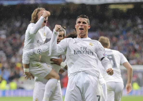 Cristiano RONALDO, Real Madrid 7 Torjubel, Jubel nach dem Tor zum 2-0 mit MARCELO, Real Madrid 12 Toni KROOS, Real Madrid 8 Gareth BALE, Real Madrid 11 Luka MODRIC, Real Madrid 19 REAL MADRID - VFL WOLFSBURG 3-0 Quarterfinal, Football UEFA Champions League, Wolfsburg, 12.04.2016 CL Saison 2015 2016