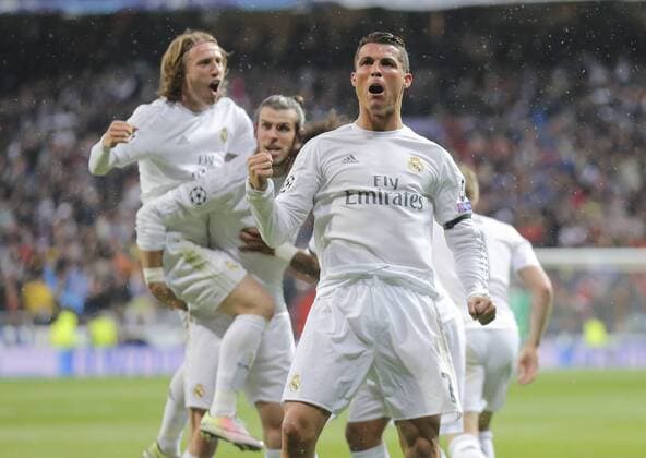 Cristiano RONALDO, Real Madrid 7 Torjubel, Jubel nach dem Tor zum 2-0 mit MARCELO, Real Madrid 12 Toni KROOS, Real Madrid 8 Gareth BALE, Real Madrid 11 Luka MODRIC, Real Madrid 19 REAL MADRID - VFL WOLFSBURG 3-0 Quarterfinal, Football UEFA Champions League, Wolfsburg, 12.04.2016 CL Saison 2015 2016