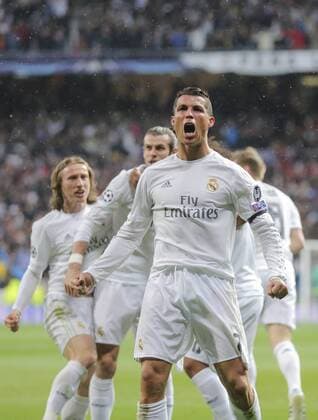 Cristiano RONALDO, Real Madrid 7 Torjubel, Jubel nach dem Tor zum 2-0 mit MARCELO, Real Madrid 12 Toni KROOS, Real Madrid 8 Gareth BALE, Real Madrid 11 Luka MODRIC, Real Madrid 19 REAL MADRID - VFL WOLFSBURG 3-0 Quarterfinal, Football UEFA Champions League, Wolfsburg, 12.04.2016 CL Saison 2015 2016