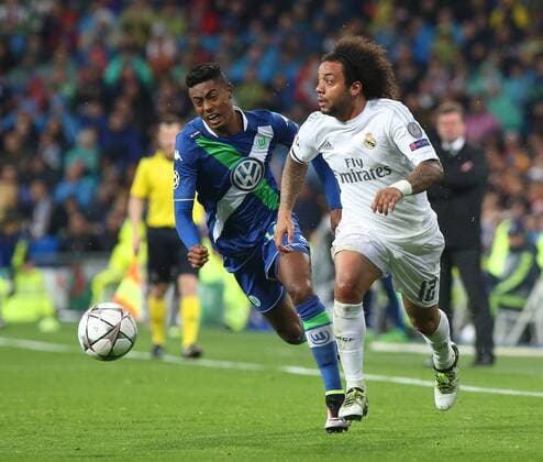 Madrid Real Madrid vs VfL, CL Madrid, Spanien. 12.04.2016, FUßBALL - Real Madrid vs VfL Wolfsburg, Viertelfinale, Champions League, Saison 2015-2016, Estadio Santiago Bernabeu. Bild zeigt: Bruno Henrique (VfL Wolfsburg), Marcelo (Real Madrid)