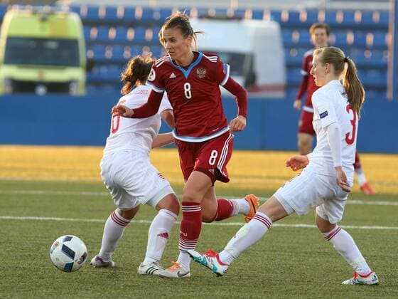 April 12, 2016 - St. Petersburg. UEFA EURO EM Europameisterschaft Fussball 2017 Womens Qualifying, Russia vs Hungary. The player women s national team Nationalteam of Russia on football Daria Makarenko (8, burgundy). KulebyakinxAlexander 