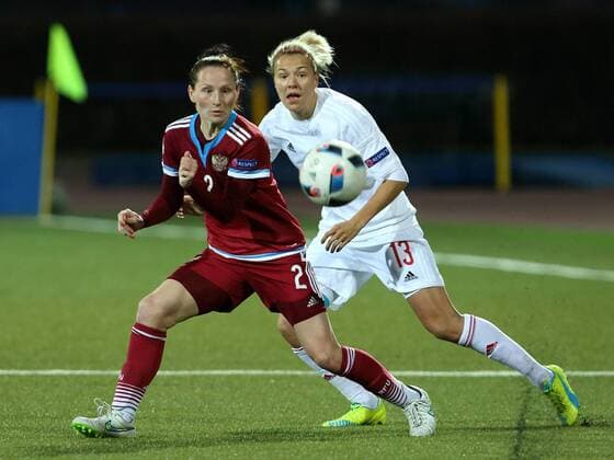 April 12, 2016 - St. Petersburg. UEFA EURO EM Europameisterschaft Fussball 2017 Womens Qualifying, Russia vs Hungary. Player Russia women s national football team Yulia Gordeeva (2, bordeaux), the player Hungary women s national football team Jeanette Yakabfi (13). KulebyakinxAlexander 