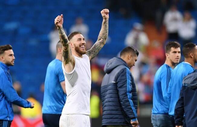 FUSSBALL CHAMPIONS LEAGUE SAISON 2015 2016 VIERTELFINAL RUECKSPIEL Real Madrid - VfL Wolfsburg 12.04.2016 Jubeltanz; Sergio Ramos (Real Madrid) jubelt 30 Minute nach Spielende erneut im Santiago Bernabeu Stadion in Madrid 