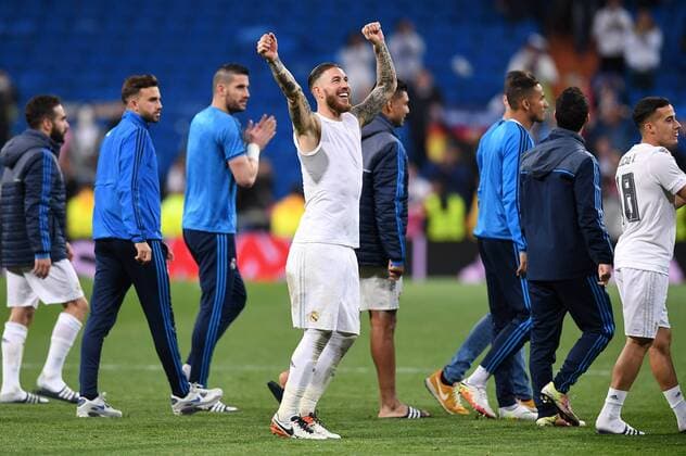FUSSBALL CHAMPIONS LEAGUE SAISON 2015 2016 VIERTELFINAL RUECKSPIEL Real Madrid - VfL Wolfsburg 12.04.2016 Jubeltanz; Sergio Ramos (Mitte, Real Madrid) jubelt 30 Minute nach Spielende erneut im Santiago Bernabeu Stadion in Madrid 
