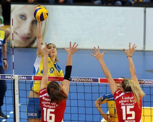 Schweriner SC - MTV Allianz Stuttgart Deutschland, Schwerin, 13.04.2016, Volleyball, 1. Bundesliga Frauen, Saison 2015 2016, Play-Off Halbfinale Spiel 3, Schweriner SC - MTV Allianz Stuttgart: li. Tabitha Love (Schweriner SC).