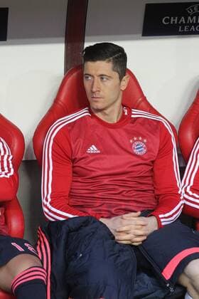 Lissabon Robert Lewandowski (FC Bayern Muenchen), auf der Bank, Benfica Lissabon vs. FC Bayern Muenchen, Fussball, Champions League Viertelfinale, 13.04.2016, Copyright: Langer Eibner-Pressefoto EP_HLR