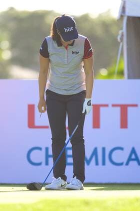 April 13, 2016 - In Gee Chun bows to the crowd after they announce her name on the 10th hole tee box during the first round of the Lotte Championship presented by Hershey at Ko Olina Golf Club in Kapolei, HI LPGA Golf Damen Golf 2016: Lotte Championship APR 13 - ZUMAc04_