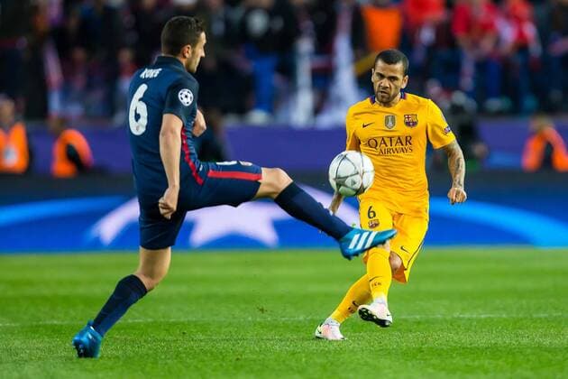 Mittwoch 13.04.2016, Champions League - Viertelfinale, Rueckspiel in Madrid, Saison 2015 2016, Atletico Madrid - FC Barcelona Barca v-l Koke (Atletico Madrid 6) Dani Alves (Barcelona 6) DeFodi507