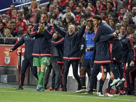 Bilder des Tages - SPORT 13.04.2016, Fussball Championsleague 2015 2016, Viertelfinale Rückspiel, FC Benfica Lissabon - Bayern München, Vorstand Matthias Sammer (mitte,FC Bayern München) jubelt beim 2:1. 