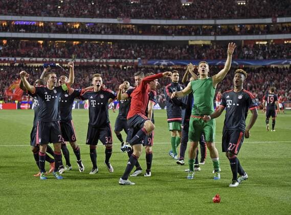 13.04.2016, Fussball Championsleague 2015 2016, Viertelfinale Rückspiel, FC Benfica Lissabon - Bayern München, Schlussjubel der Bayern, Thomas Müller (FC Bayern München), Philipp Lahm (FC Bayern München), Robert Lewandowski (FC Bayern München), Torwart Manuel Neuer (FC Bayern München). 