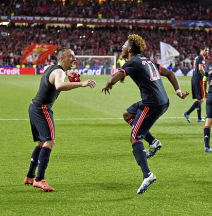 13.04.2016, Fussball Championsleague 2015 2016, Viertelfinale Rückspiel, FC Benfica Lissabon - Bayern München, v.li: Franck Ribery (FC Bayern München) und David Alaba (FC Bayern München) jubeln nach Spielschluss. 
