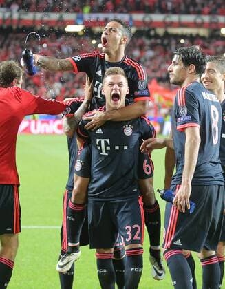 Schlussjubel Jubel Thiago ALCANTARA, FCB 6 Joshua KIMMICH, FCB 32 BENFICA LISSABON - FC BAYERN MUENCHEN Quarterfinal, Football UEFA Champions League, Lissabon, 13.04.2016 CL Saison 2015 2016