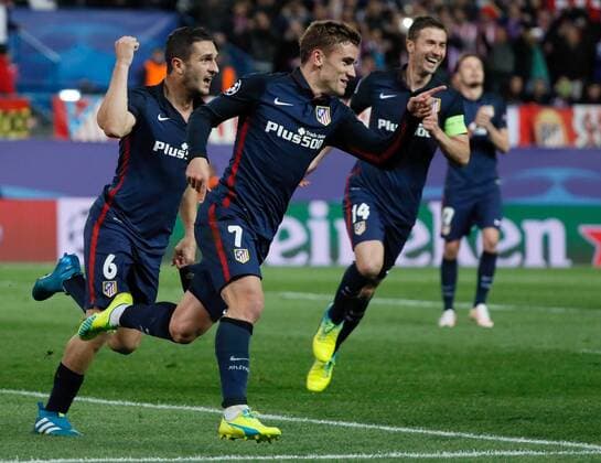 Atletico de Madrid French forward Antoine Griezmann (2L) celerbates his goal during a Champions League quarter final second leg match between Atletico de Madrid and FC Barcelona Barca at Vicente Calderon stadium in Madrid, Spain, 13 April 2016. EFE Juanjo Martin ATLETICO MADRID VS BARCELONA !ACHTUNG: NUR REDAKTIONELLE NUTZUNG!  MAD071 20160413-635961847655903609