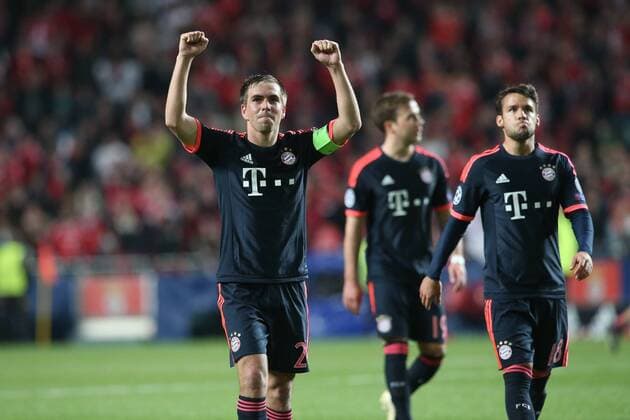 Lissabon Philipp Lahm (FC Bayern Muenchen) mit hochgerissenen armen nach dem 2:2, Benfica Lissabon vs. FC Bayern Muenchen, Fussball, Champions League Viertelfinale, 13.04.2016, Copyright: Langer Eibner-Pressefoto EP_HLR
