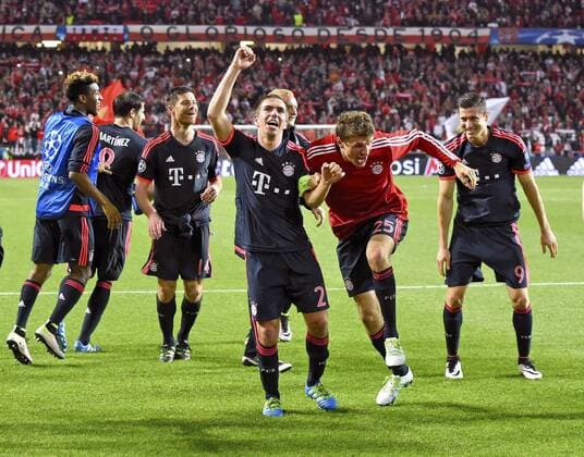 13.04.2016, Fussball Championsleague 2015 2016, Viertelfinale Rückspiel, FC Benfica Lissabon - Bayern München, Schlussjubel , Philipp Lahm (FC Bayern München), Thomas Müller (FC Bayern München), Robert Lewandowski (FC Bayern München). 