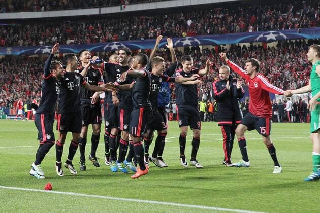 Lissabon Die FC Bayern Muenchen Spieler freuen sich jubeln und feiern den Einzug in die naechste Runde, Benfica Lissabon vs. FC Bayern Muenchen, Fussball, Champions League Viertelfinale, 13.04.2016, Copyright: Langer Eibner-Pressefoto EP_HLR