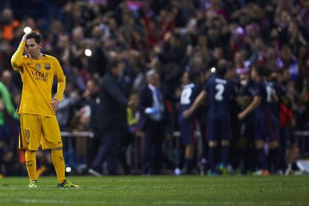 13.04.2016, xslx, Fussball UEFA Champions League, Atletico Madrid - FC Barcelona Barca emspor, v.l. Lionel Messi (FC Barcelona), schaut enttaeuscht nach den Tor zum 2-0 von Griezmann (Atletico de Madrid)