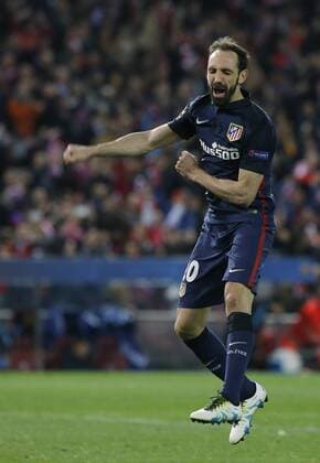 Atletico de Madrid defense Juanfran celebrates the 2-0 vicotry over FC Barcelona Barca during a Champions League quarter final second leg match at Vicente Calderon stadium in Madrid, Spain, 13 April 2016. ATLETICO MADRID VS BARCELONA !ACHTUNG: NUR REDAKTIONELLE NUTZUNG!  MAD088 20160413-635961856432640992