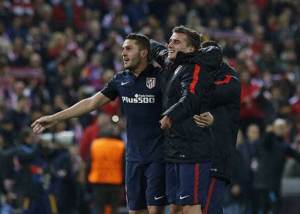 Atletico de Madrid players celebrate the 2-0 victory over FC Barcelona Barca during a Champions League quarter final second leg match at Vicente Calderon stadium in Madrid, Spain, 13 April 2016. ATLETICO MADRID VS BARCELONA !ACHTUNG: NUR REDAKTIONELLE NUTZUNG!  MAD090 20160413-635961858506972992