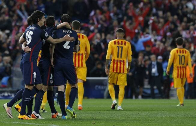Atletico de Madrid players celebrate the 2-0 victory over FC Barcelona Barca during a Champions League quarter final second leg match at Vicente Calderon stadium in Madrid, Spain, 13 April 2016. ATLETICO MADRID VS BARCELONA !ACHTUNG: NUR REDAKTIONELLE NUTZUNG!  MAD091 20160413-635961858514460992