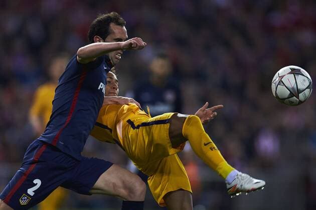 13.04.2016, xslx, Fussball UEFA Champions League, Atletico Madrid - FC Barcelona Barca emspor, v.l. Godin (Atletico de Madrid), Neymar da Silva Jr (FC Barcelona)