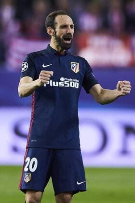 13.04.2016, xslx, Fussball UEFA Champions League, Atletico Madrid - FC Barcelona Barca emspor, v.l. Juanfran (Atletico de Madrid) feier den einzug ins Halbfinale