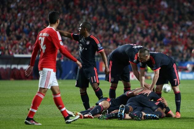 April 13, 2016 - Lisbon, Portugal - Bayern Munich s midfielder Arturo Vidal celebrates with teammates after scoring during the UEFA Champions League quarter-final second leg football match between SL Benfica and FC Bayern Munich at the Luz stadium in Lisbon on April 13, 2016. SL Benfica v FC Bayern Muenchen - UEFA Champions League Quarter Final: Second Leg  - ZUMAn230