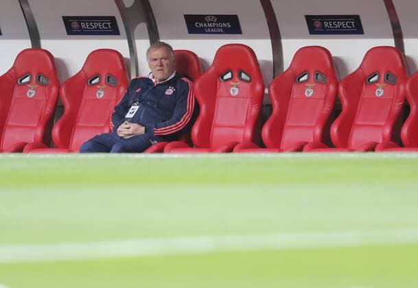 Hermann GERLAND, FCB Co-Trainer Ersatzbank, Spielerbank, Reserve, Trainerbank BENFICA LISSABON - FC BAYERN MUENCHEN 2-2 Quarterfinal, Football UEFA Champions League, Lissabon, 13.04.2016 Rueckspiel CL Saison 2015 2016