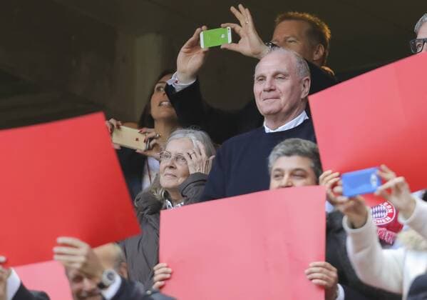 Uli HOENESS (FCB) mit Ehefrau Susi BENFICA LISSABON - FC BAYERN MUENCHEN 2-2 Quarterfinal, Football UEFA Champions League, Lissabon, 13.04.2016 Rueckspiel CL Saison 2015 2016