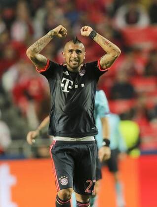 Arturo VIDAL, FCB 23 Torjubel, Jubel nach dem Tor zum 1-2 Jubel, Freude, Emotionen, Feiern, Lachen, jubelt, freuen, reisst die Arme hoch, ballt die Faust BENFICA LISSABON - FC BAYERN MUENCHEN 2-2 Quarterfinal, Football UEFA Champions League, Lissabon, 13.04.2016 Rueckspiel CL Saison 2015 2016