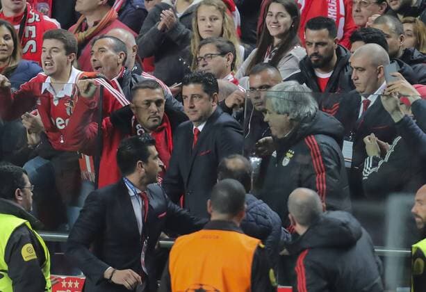Rui VITORIA, Liss Trainer Platzverweis auf die Tribuene BENFICA LISSABON - FC BAYERN MUENCHEN 2-2 Quarterfinal, Football UEFA Champions League, Lissabon, 13.04.2016 Rueckspiel CL Saison 2015 2016