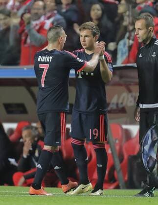 Franck RIBERY, FCB 7 Mario GOETZE, FCB 19 Einwechslung, Auswechslung, Wechsel, Spielerwechsel BENFICA LISSABON - FC BAYERN MUENCHEN 2-2 Quarterfinal, Football UEFA Champions League, Lissabon, 13.04.2016 Rueckspiel CL Saison 2015 2016