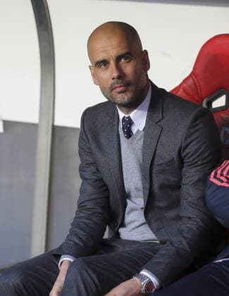 Trainer Cheftrainer Pep GUARDIOLA (FCB) Halbfigur, Freisteller , Aktion, Einzelbild, Portrait, Porträt, BENFICA LISSABON - FC BAYERN MUENCHEN 2-2 Quarterfinal, Football UEFA Champions League, Lissabon, 13.04.2016 Rueckspiel CL Saison 2015 2016