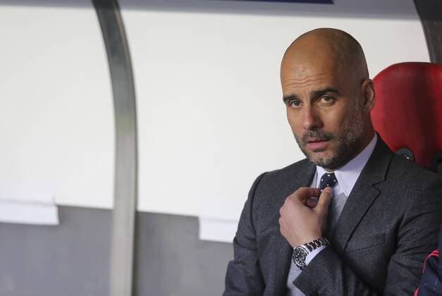 Trainer Cheftrainer Pep GUARDIOLA (FCB) Halbfigur, Freisteller , Aktion, Einzelbild, Portrait, Porträt, BENFICA LISSABON - FC BAYERN MUENCHEN 2-2 Quarterfinal, Football UEFA Champions League, Lissabon, 13.04.2016 Rueckspiel CL Saison 2015 2016
