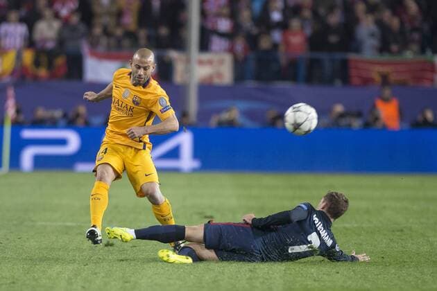 Atletico de Madrid s Antoine Griezmann and FC Barcelona Barca Mascherano during Champions League 2015 2016 Quarter-Finals 2nd leg match. April 13, 2016.  (20160413091)