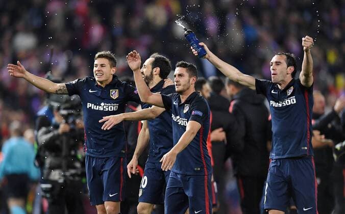 FUSSBALL CHAMPIONS LEAGUE SAISON 2015 2016 VIERTELFINAL RUECKSPIEL Atletico Madrid - FC Barcelona Barca 13.04.2016 Schlussjubel Atletico Madrid; Diego Godin, Koke, Juanfran und Lucas Hernandez (v.re.) 