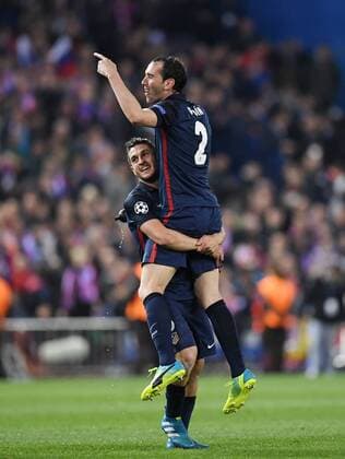 FUSSBALL CHAMPIONS LEAGUE SAISON 2015 2016 VIERTELFINAL RUECKSPIEL Atletico Madrid - FC Barcelona Barca 13.04.2016 Schlussjubel Atletico Madrid; Koke (unten) mit Diego Godin (oben) 
